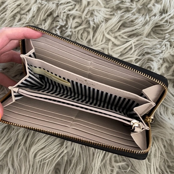 Kate Spade Wallet - Picture 5 of 9
